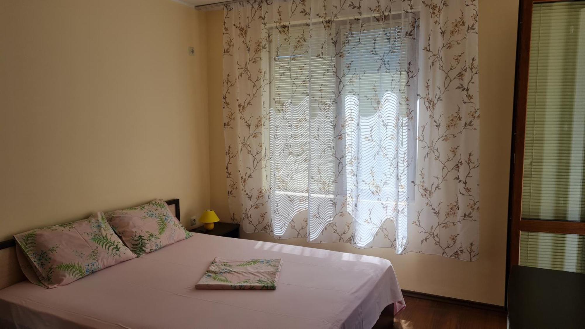 Apartment Lazur By The Sea Ravda Exterior photo